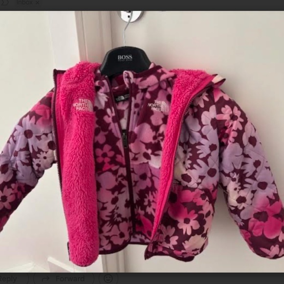 North Face Kids Jacket with furry lining plus matching fleece (size 5T) - Picture 4 of 4